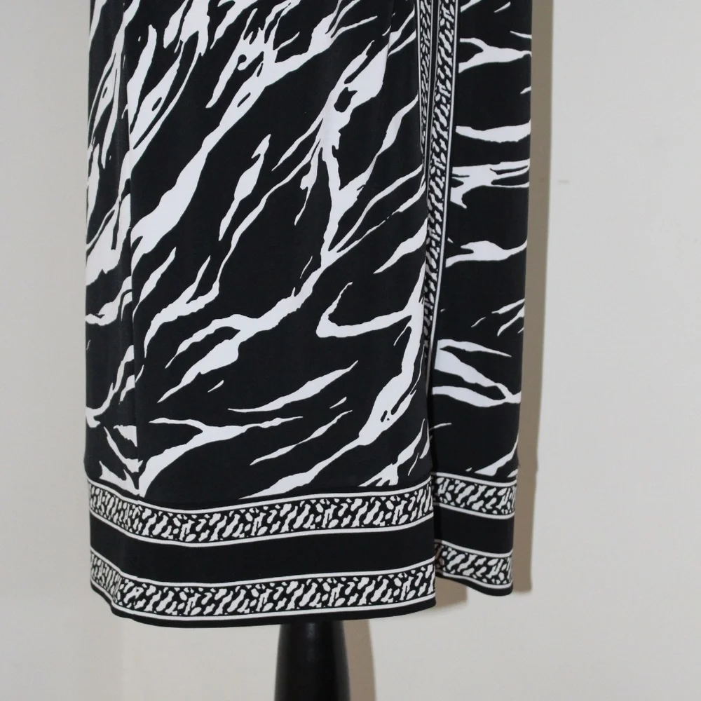 Dana Buchman, sheath dress with 3/4 sleeves